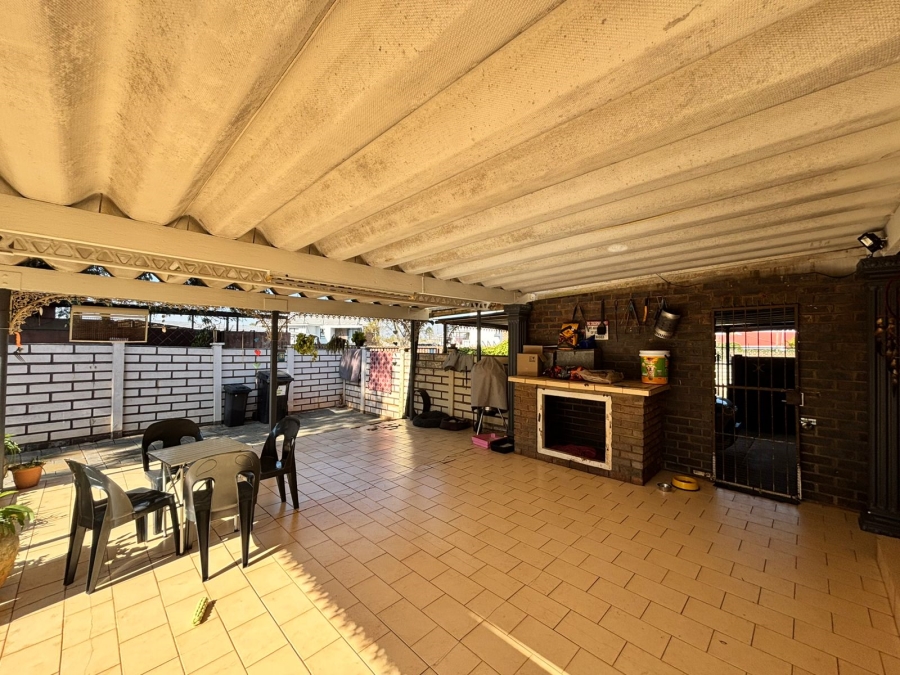 3 Bedroom Property for Sale in Flamwood North West